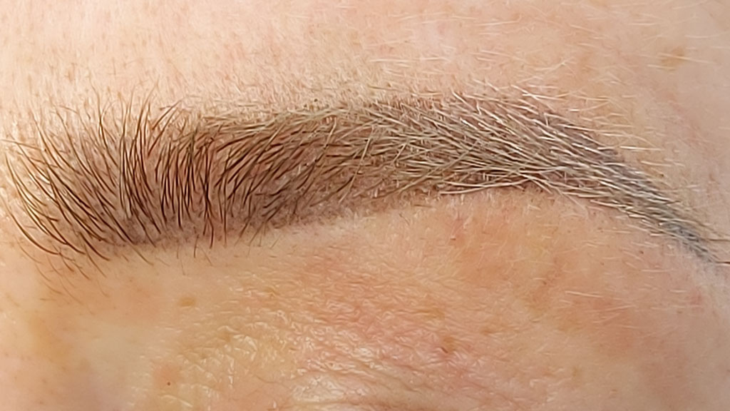 Eyelash pigmentation
